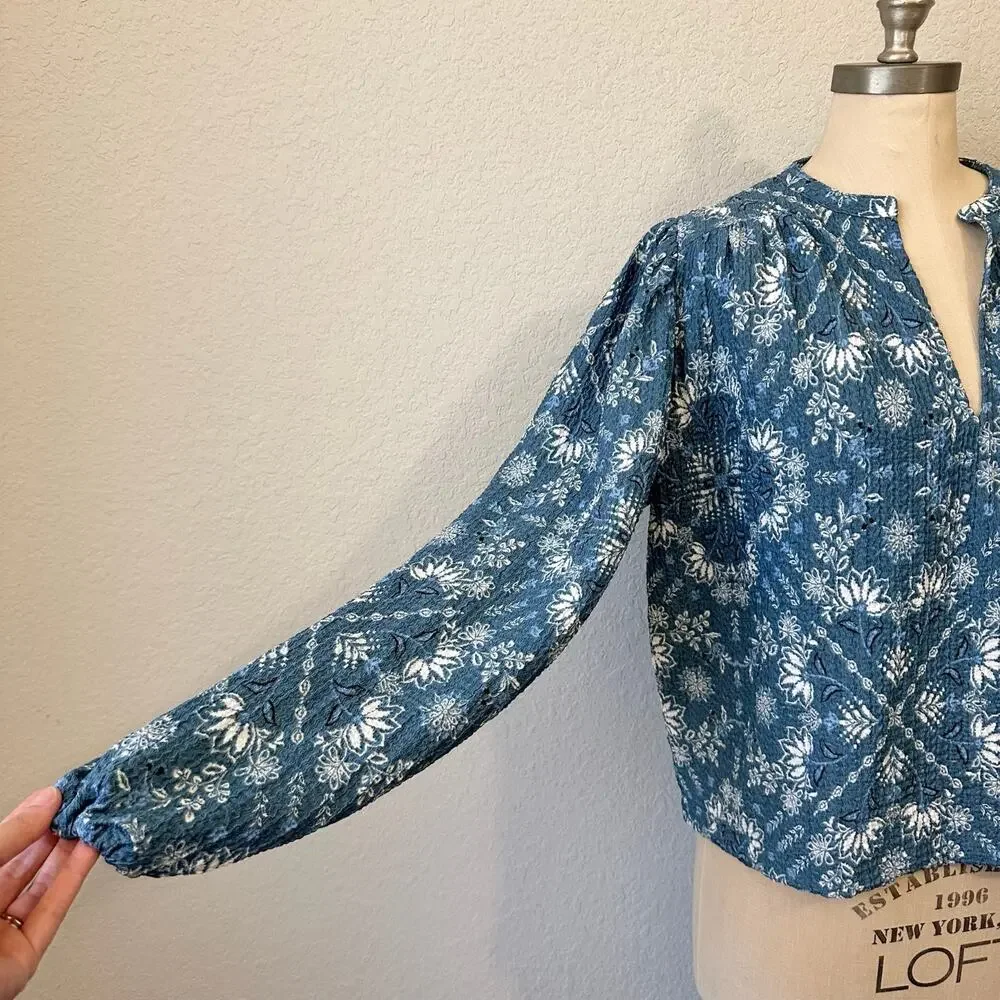 LOFT Blouse Blue Floral Crinkle Knit Split Neck Puff Sleeve Boho NWT
